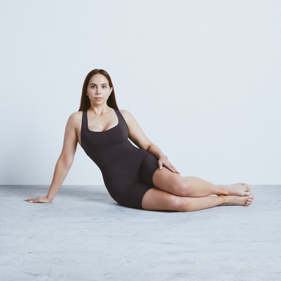 SKIMS Mid Thigh Onesie ASH - Picture 3 of 6